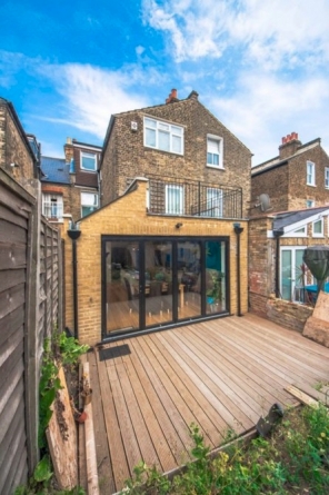 Modern Kitchen Extension with Rooftop Terrace in Putney, London